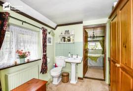 2 bedroom, Detached house for sale