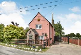 2 bedroom, Detached house for sale