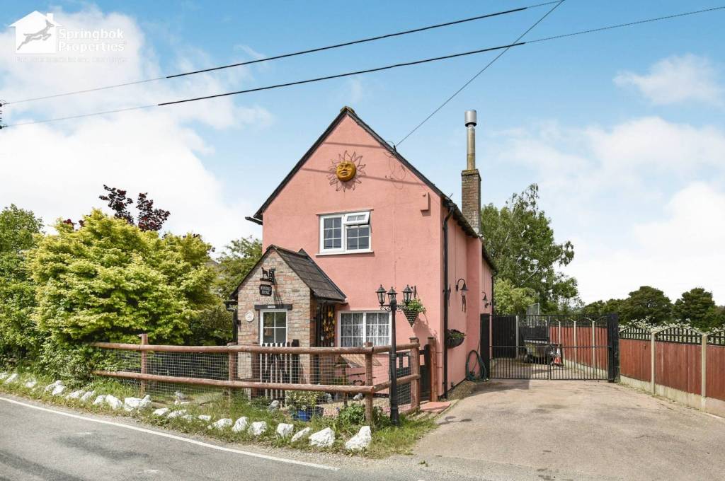 2 bedroom, Detached house for sale