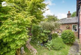 2 bedroom, Detached house for sale
