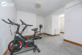 5 bedroom, Detached house for sale