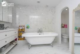 5 bedroom, Detached house for sale
