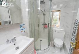 5 bedroom, Detached house for sale