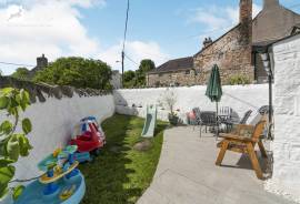 5 bedroom, Detached house for sale