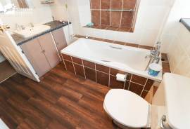 2 bedroom, Semi-detached house for sale