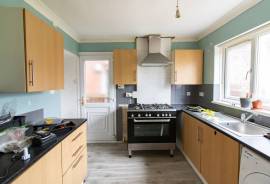 3 bedroom, Semi-detached house for sale