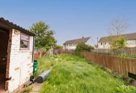 3 bedroom, Semi-detached house for sale