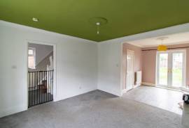 3 bedroom, Semi-detached house for sale