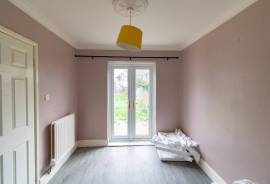 3 bedroom, Semi-detached house for sale