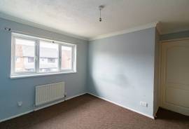 3 bedroom, Semi-detached house for sale