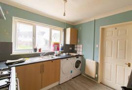 3 bedroom, Semi-detached house for sale