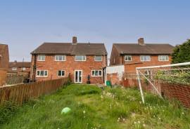 3 bedroom, Semi-detached house for sale