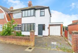 3 bedroom, End of terrace house for sale
