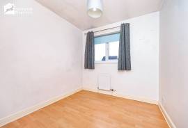 3 bedroom, Semi-detached house for sale