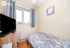 3 bedroom, Semi-detached house for sale