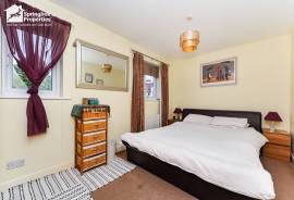 3 bedroom, Semi-detached house for sale