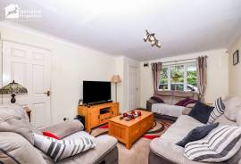 3 bedroom, Semi-detached house for sale