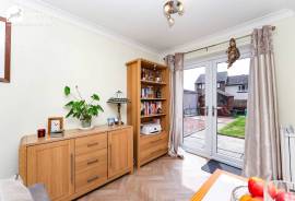 3 bedroom, Semi-detached house for sale