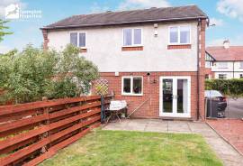 3 bedroom, Semi-detached house for sale