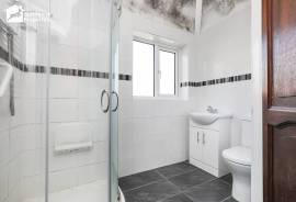 3 bedroom, Semi-detached house for sale