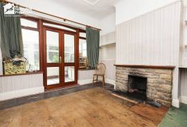 3 bedroom, Semi-detached house for sale