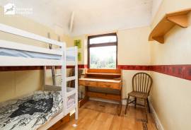 3 bedroom, Semi-detached house for sale