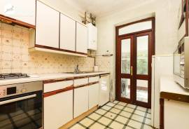 3 bedroom, Semi-detached house for sale