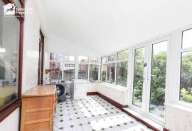 3 bedroom, Semi-detached house for sale