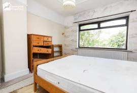 3 bedroom, Semi-detached house for sale