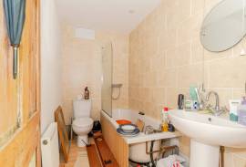 1 bedroom, Ground floor flat for sale