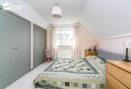 3 bedroom, Detached house for sale