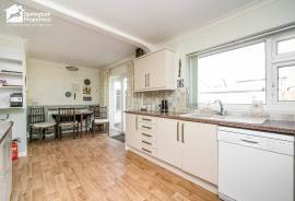 3 bedroom, Detached house for sale