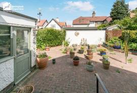 3 bedroom, Detached house for sale