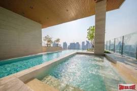 Maru Ekkamai 2 - Spacious 2-Bed Corner Unit, Prime Location near BTS Ekkamai