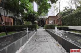 Maru Ekkamai 2 - Spacious 2-Bed Corner Unit, Prime Location near BTS Ekkamai