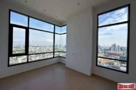Maru Ekkamai 2 - Spacious 2-Bed Corner Unit, Prime Location near BTS Ekkamai