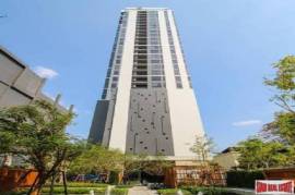 Maru Ekkamai 2 - Spacious 2-Bed Corner Unit, Prime Location near BTS Ekkamai