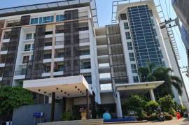 1 Bed, Well Furnished Top Floor Condo in Town
