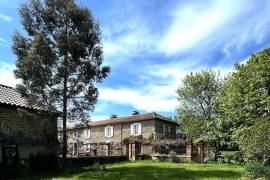 Unique property from 1780 on 4,25 hectares. Plenty of possibilities!