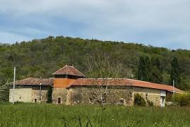 Unique property from 1780 on 4,25 hectares. Plenty of possibilities!