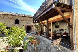 Unique property from 1780 on 4,25 hectares. Plenty of possibilities!