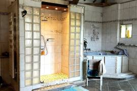 Unique property from 1780 on 4,25 hectares. Plenty of possibilities!