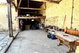 Unique property from 1780 on 4,25 hectares. Plenty of possibilities!