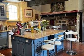 Unique property from 1780 on 4,25 hectares. Plenty of possibilities!
