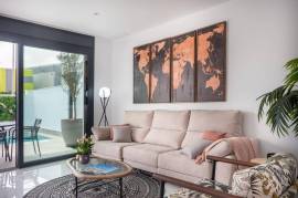 Moderne nieuwbouwvilla&#39;s te koop in San Pedro del Pinatar, dichtbij het strand en het stadscentrum.