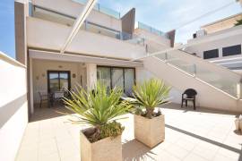 3-kamerappartement op de begane grond, op het zuiden, vlakbij zee