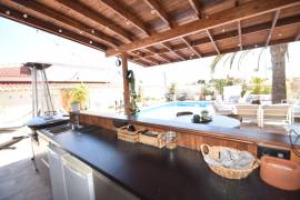 Prachtige gemoderniseerde villa met 5 slaapkamers in Ciudad Quesada