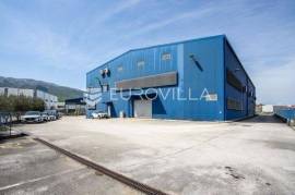 Dugopolje, business zone - distribution and warehouse facility with a total area of 4,100 m²