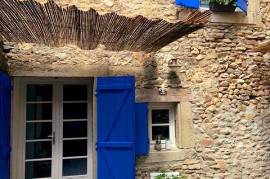 Spacious Fully Renovated Character House With 160 M2 Of Living Space, 5 Bedrooms And A Charming Private Courtyard In A Pleasant Village.