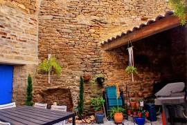 Spacious Fully Renovated Character House With 160 M2 Of Living Space, 5 Bedrooms And A Charming Private Courtyard In A Pleasant Village.